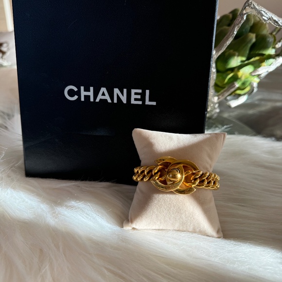 CHANEL CC Logo Turn Lock Motif Chain Bracelet - Picture 1 of 9